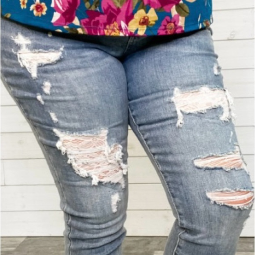 Judy Blue Lace Patch Denim with Raw Hem Gently Used